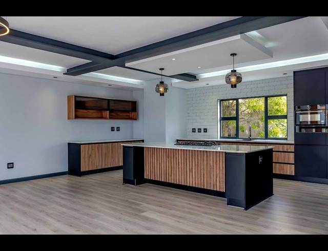 5 BEDROOM HOUSE FOR SALE IN COPPERLEAF ESTATE